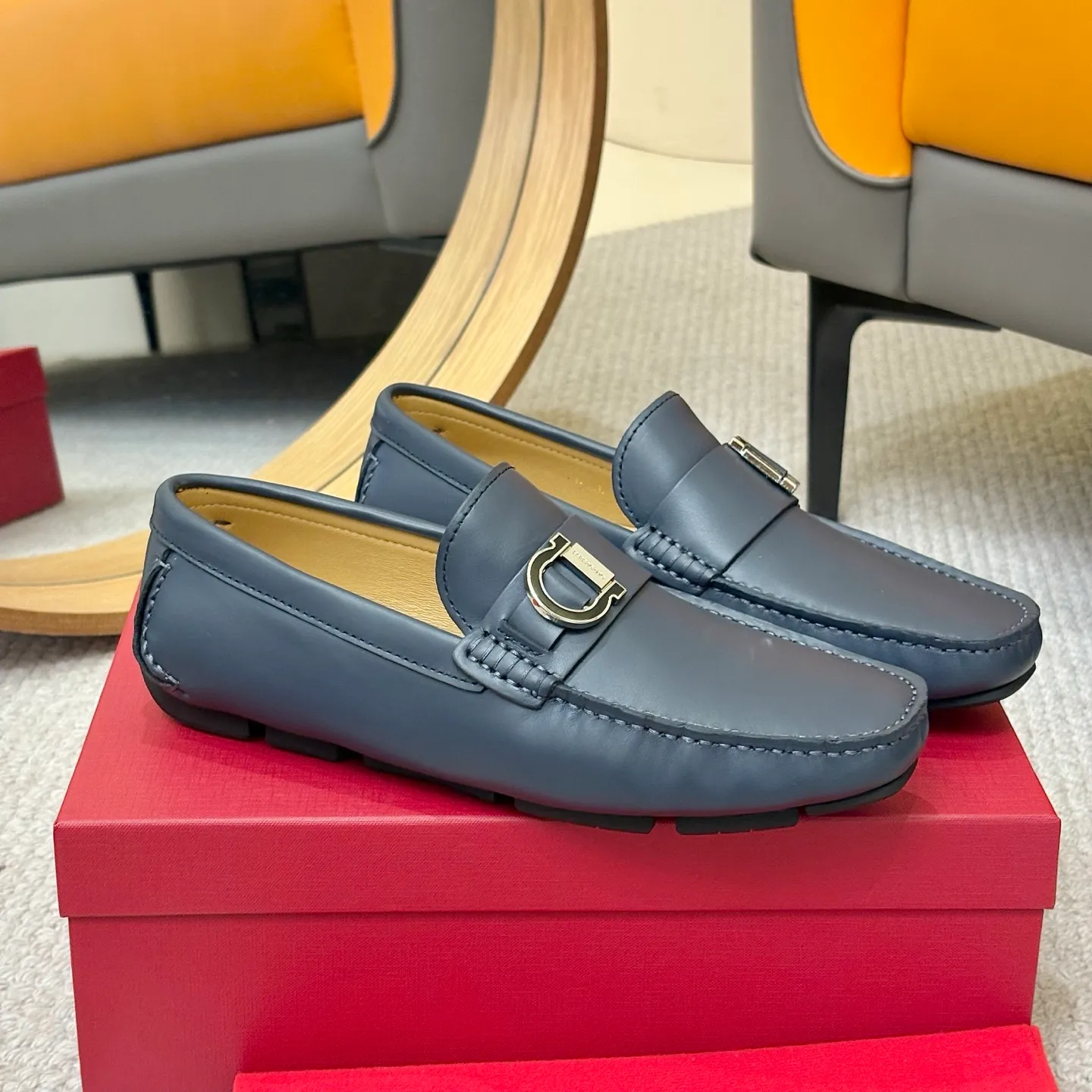 Men's men's shoes 💰420 (Yangli) Ferragamo 〰Ferragamo 2⃣️0⃣️2⃣️5️⃣ New series 👊🏻 Upper 🇮🇹 Italian imported calfskin, original outsole molding. Water-dyed sheepskin lining. The identity of every successful man is set off, and the upper and lower shoes are elegant and stable🚶🏻🚶🏻The high-end custom counter original replica is an eternal classic🔍️Number of codes: 38-46 with counter packaging